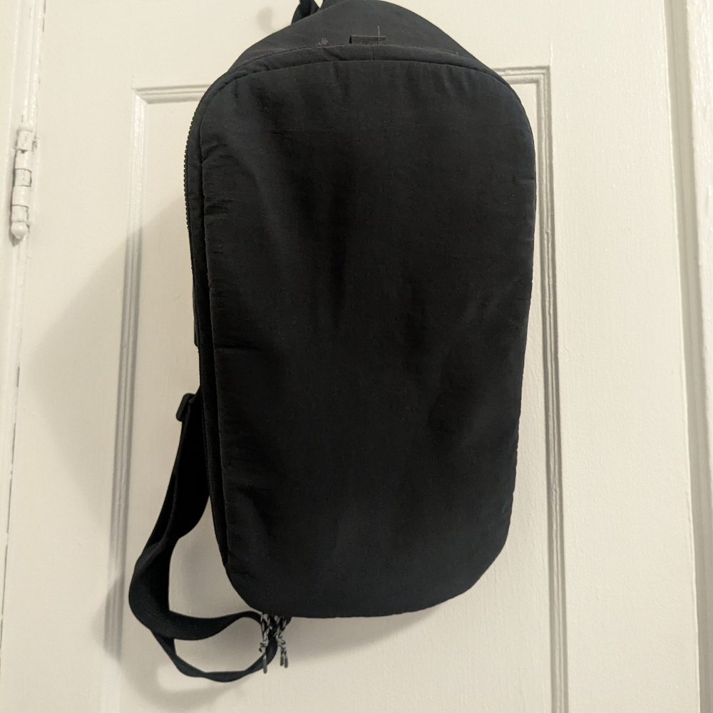 Lululemon 3-in-1 Gym Duffle Bag - Picture 3 of 6